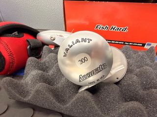 Equipo Slow / Jigging nuevo. Accurate, Black Hole