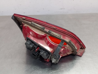 PILOTO TRASERO DERECHO INTERIOR AUDI A4 BERLINA (