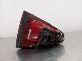 PILOTO TRASERO DERECHO INTERIOR AUDI A4 BERLINA (