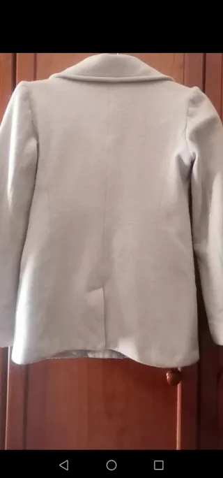 Casaco branco com botão