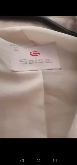 Casaco branco com botão