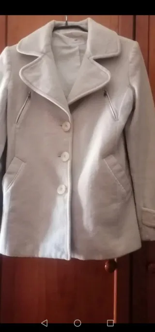 Casaco branco com botão
