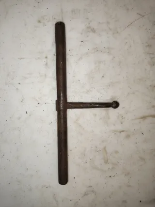 Cerrojo antiguo de hierro