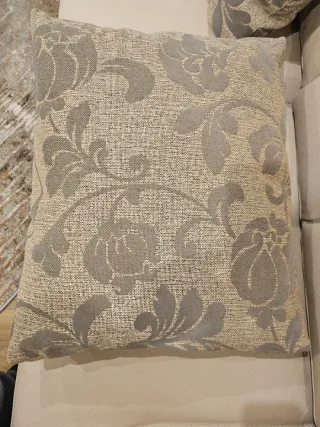 2 cojines con relleno diseño floral