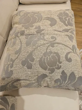 2 cojines con relleno diseño floral