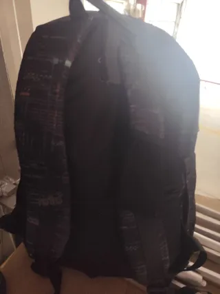 Mochila Totto negra con estampado de código