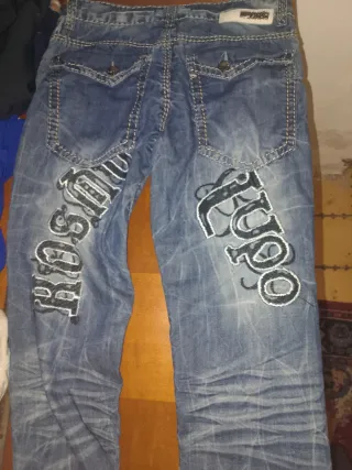Pantalones vaqueros azules con diseño