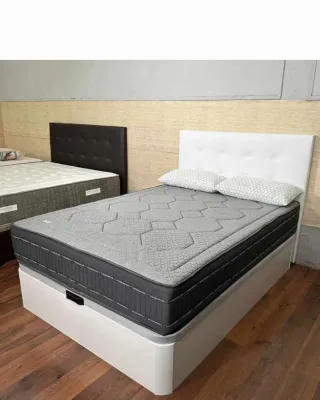 Canapé y Colchón Gris y Blanco