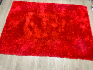 Pack alfombra, butaca y cortinas rojas