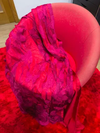 Pack alfombra, butaca y cortinas rojas