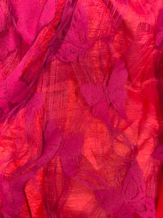 Pack alfombra, butaca y cortinas rojas