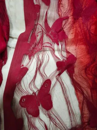 Pack alfombra, butaca y cortinas rojas