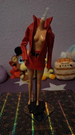 Barbie falda y chaqueta roja