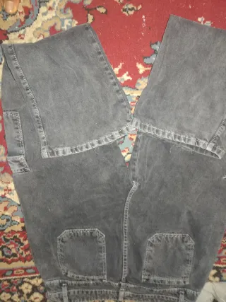 Pantalones grises vaqueros