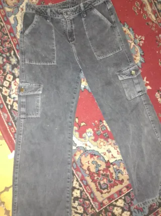 Pantalones grises vaqueros