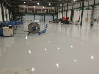 Trabajo en suelos de epoxi – Barcelona Hola, busc