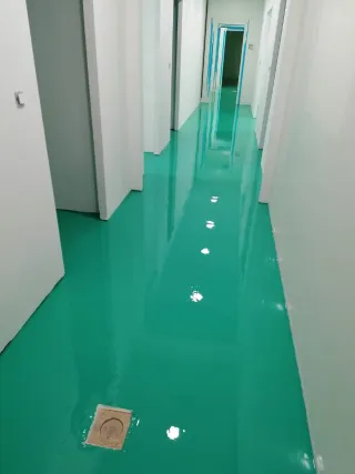 Trabajo en suelos de epoxi – Barcelona Hola, busc