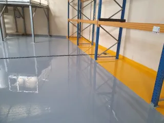 Trabajo en suelos de epoxi – Barcelona Hola, busc