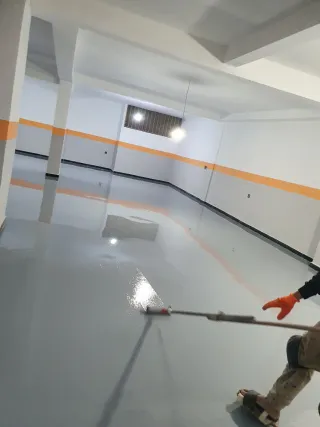 Trabajo en suelos de epoxi – Barcelona Hola, busc