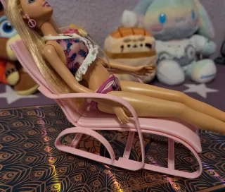 Lettino rosa per bambola tipo Barbie