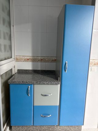 Mueble de cocina azul
