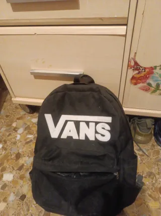 Mochila Vans Negra con Logo Blanco