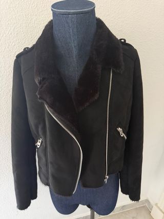 Chaqueta Zara Negra con Borrego
