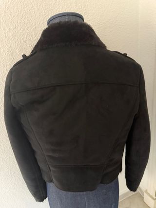 Chaqueta Zara Negra con Borrego