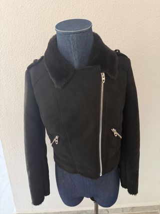 Chaqueta Zara Negra con Borrego