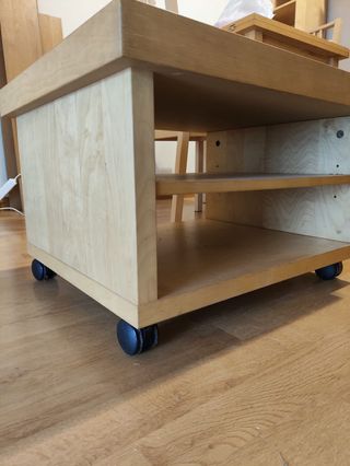 Mesita auxiliar con ruedas