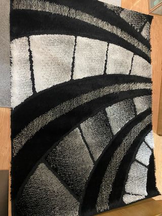 Carpete retangular preta e branca