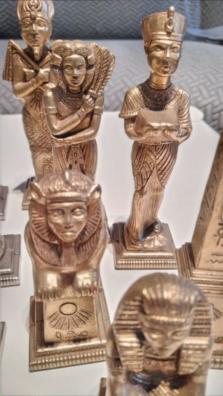 Antico Egitto Scacchi Figure in Metallo
