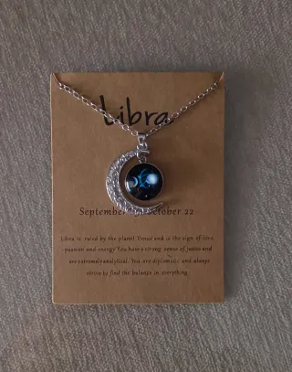 Collar Lumiscente Luna y Constelación Libra