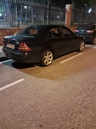 Mercedes-Benz Clase C 2005