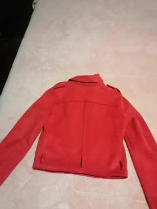 Casaco vermelho estilo motociclista