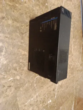 Torre de ordenador negra