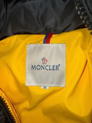 Chaqueta Moncler Negra y Amarilla
