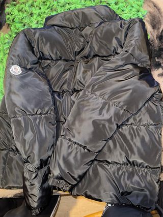 Chaqueta Moncler Negra y Amarilla