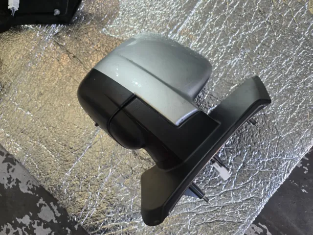 Retrovisor Derecho Nissan NV300