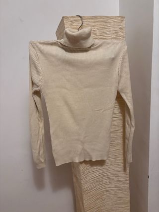 Jersey cuello alto beige