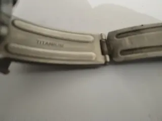 Correa de titanio plateada