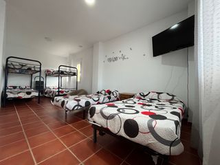 CHALET CON PISCINA. Villanueva del Arzobispo