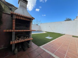 CHALET CON PISCINA. Villanueva del Arzobispo