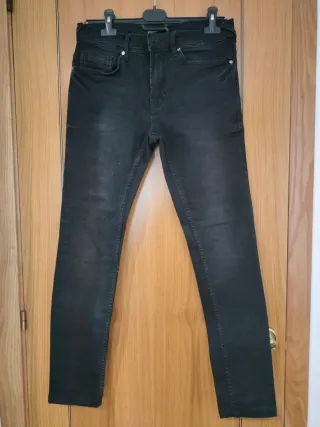 Pantalón vaquero negro