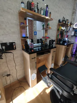 Pak de 3 tocadores de barberia y un mostrador