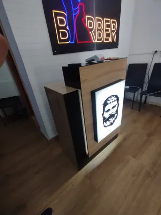 Pak de 3 tocadores de barberia y un mostrador