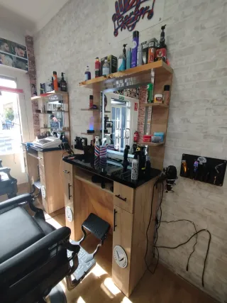 Pak de 3 tocadores de barberia y un mostrador