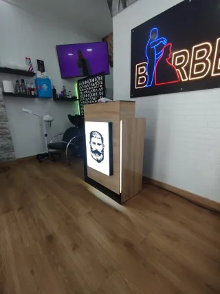 Pak de 3 tocadores de barberia y un mostrador