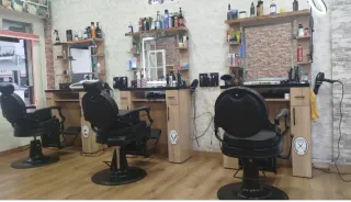 Pak de 3 tocadores de barberia y un mostrador