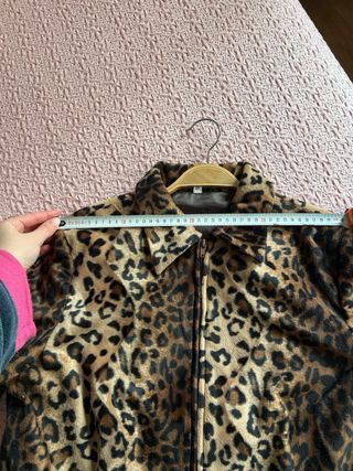 Cazadora animal print estructurada